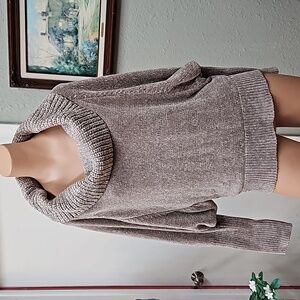 Super soft sweater. Cowel neck size M
